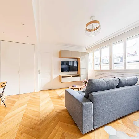 Superb Trocadero Eiffel Tower Apartment