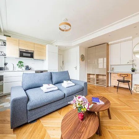 Superb Trocadero Eiffel Tower Apartment