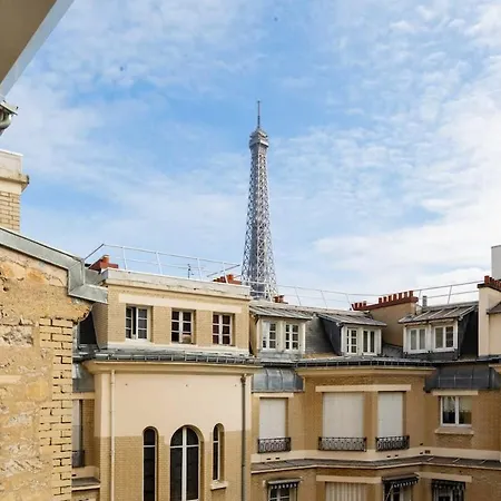 Superb Trocadero Eiffel Tower アパート