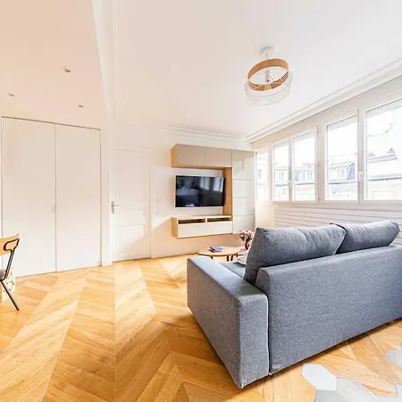 Superb Trocadero Eiffel Tower Apartment