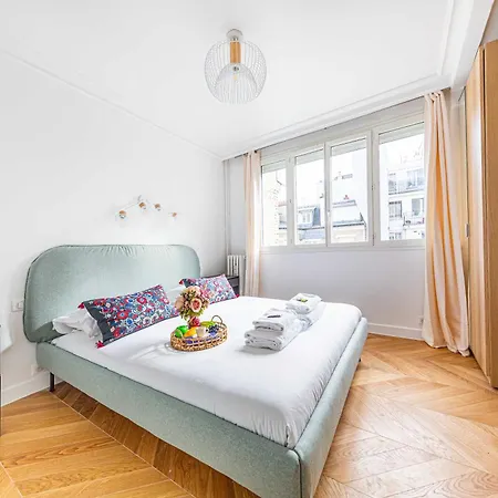Superb Trocadero Eiffel Tower Apartment *