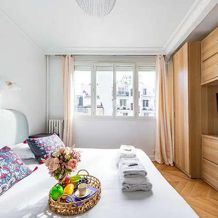 Superb Trocadero Eiffel Tower Apartment Paris